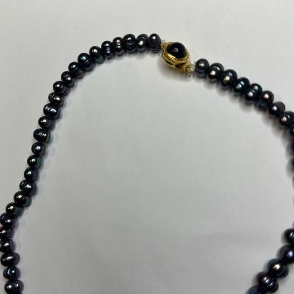 Iridescent Navy Pearl Necklace - Picture 6 of 6
